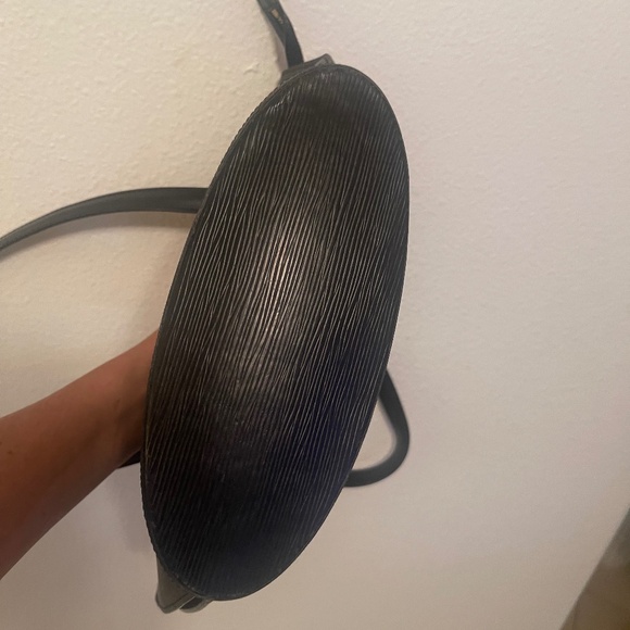 LOUIS VUITTON EPI BAG - Picture 5 of 9